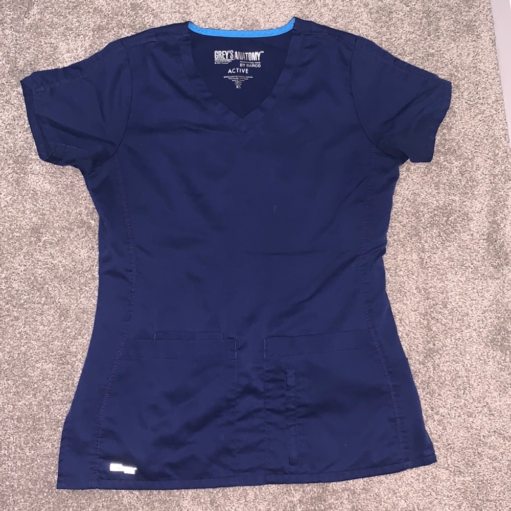 Grey’s Anatomy 4 pocket active scrub top